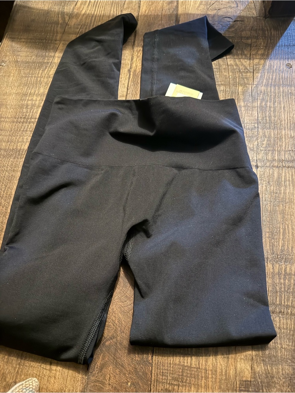 Aritzia women’s Black Stretch leggings.